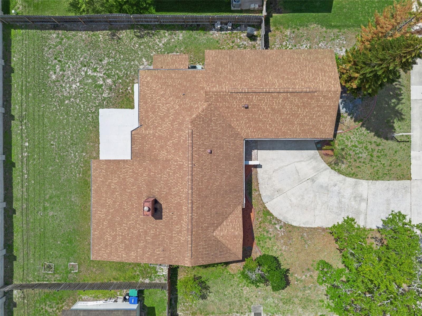 Listing photo id 32 for 4136 Tall Tree Drive