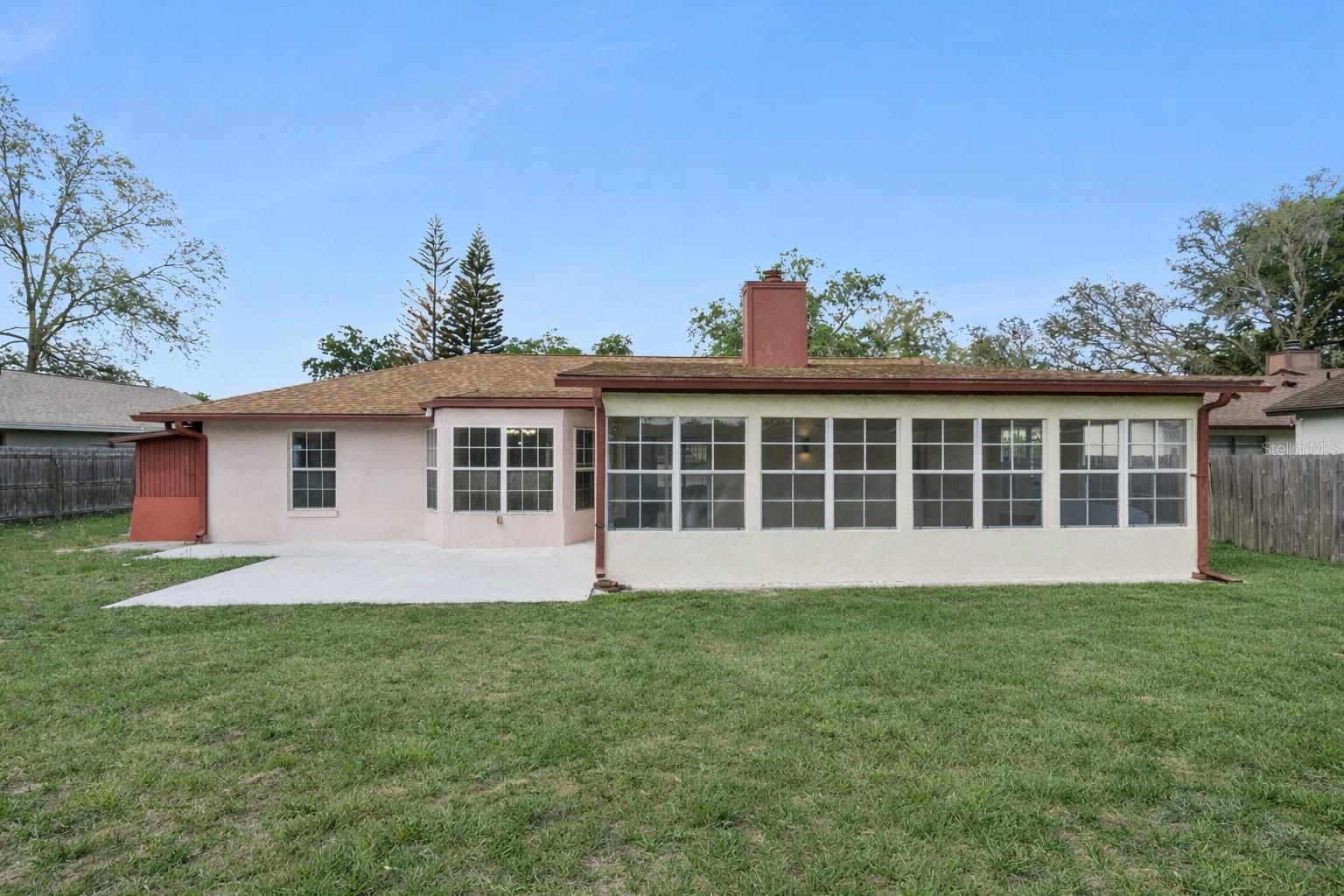 Listing photo id 44 for 4136 Tall Tree Drive