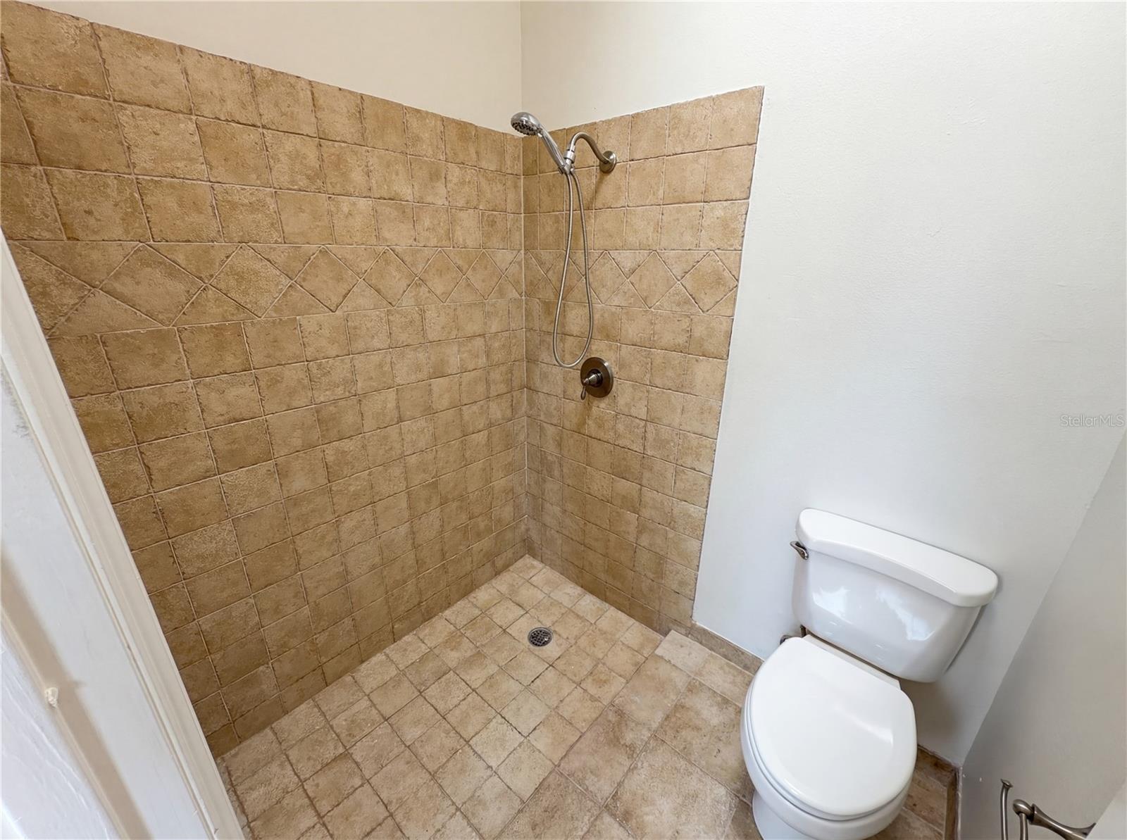 Image 10 of 18 For 2000 Plainfield Drive