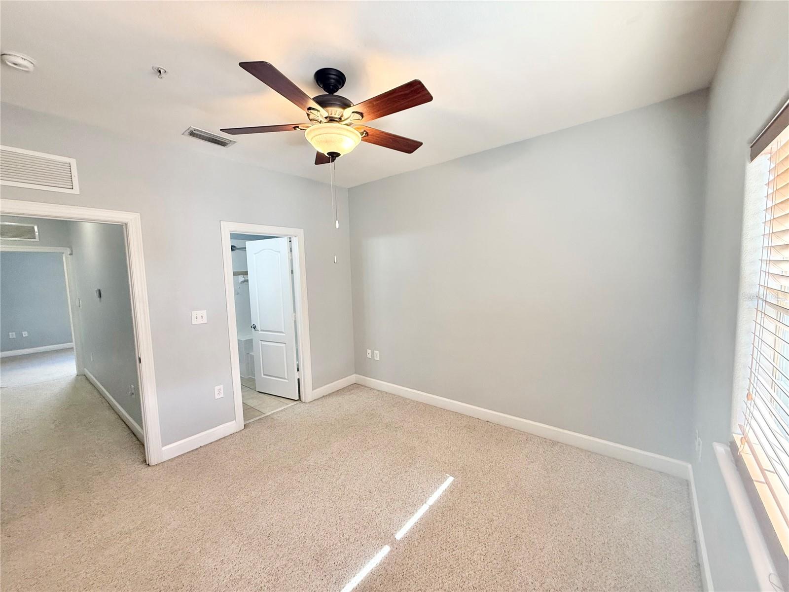 Image 16 of 31 For 307 New Hampshire Street B