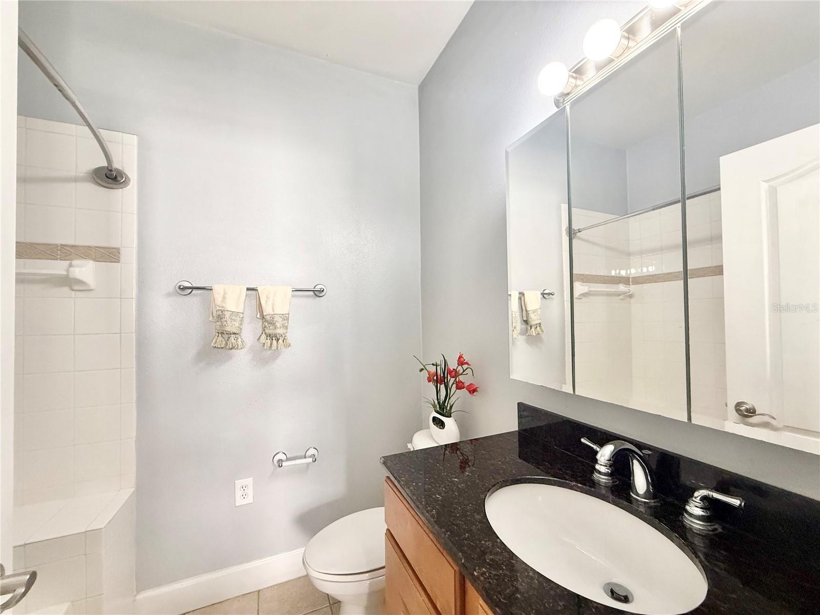 Image 22 of 31 For 307 New Hampshire Street B