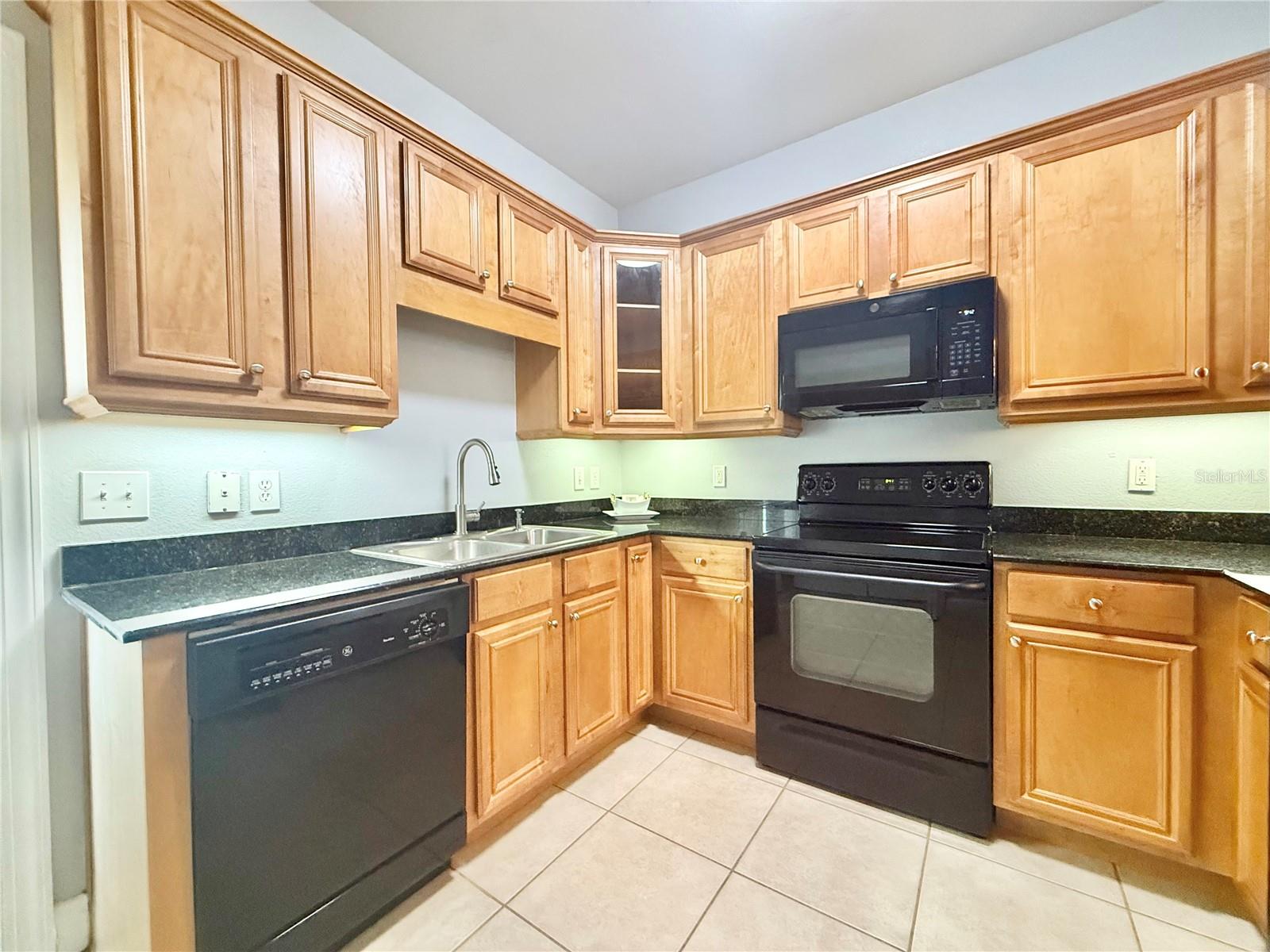 Image 6 of 31 For 307 New Hampshire Street B