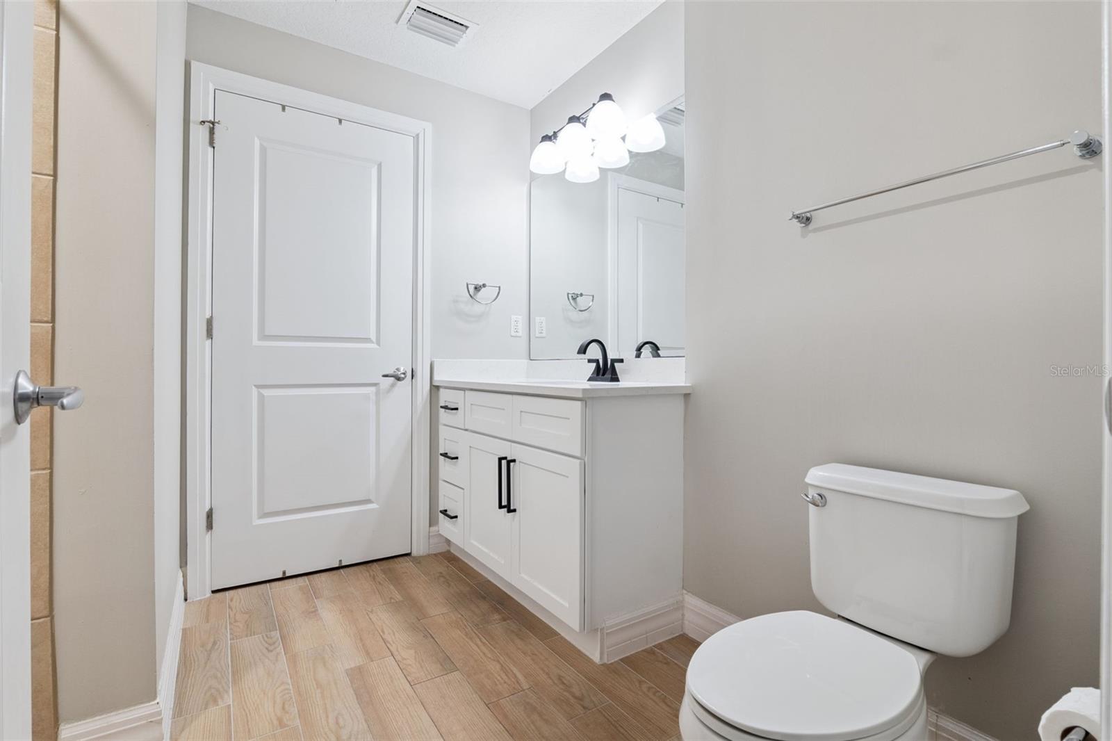 Image 13 of 35 For 101 Eola Drive 815