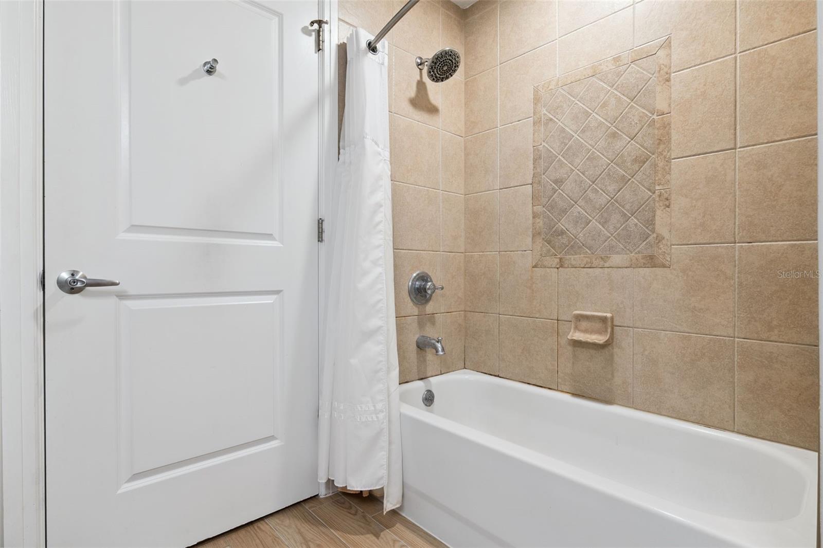 Image 14 of 35 For 101 Eola Drive 815