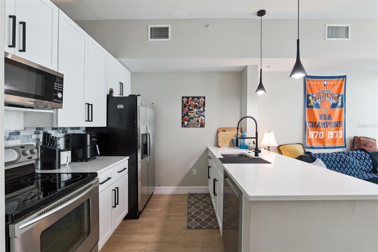 Image 7 of 35 For 101 Eola Drive 815