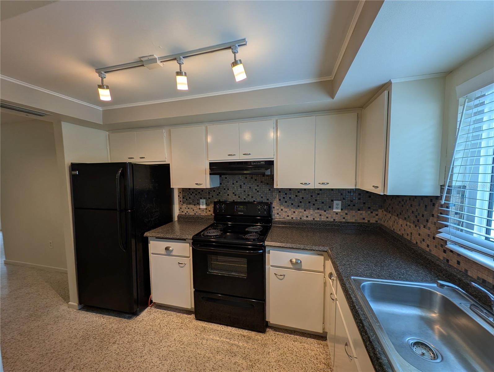 Image 15 of 20 For 400 20th Street E 1-6