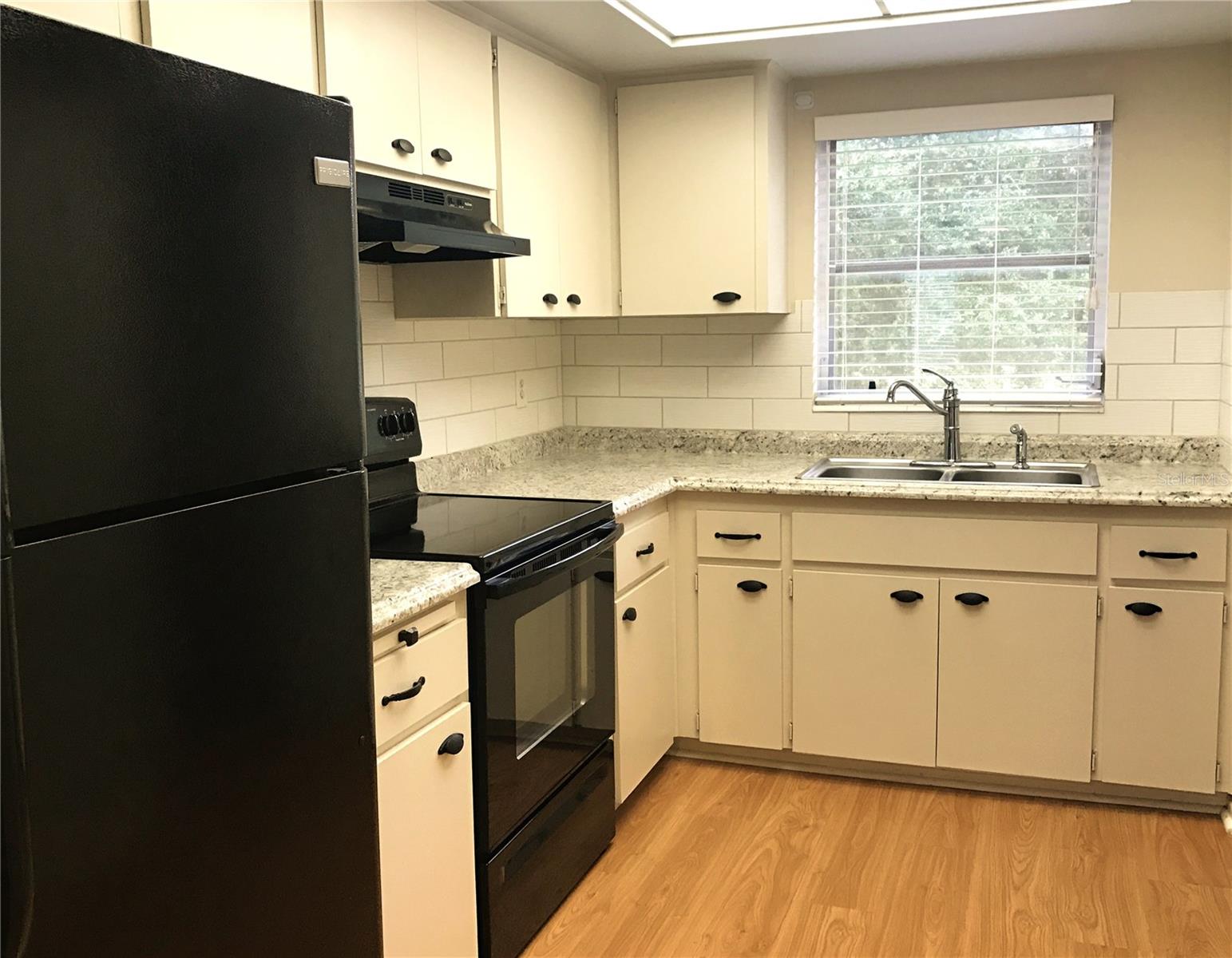 Image 18 of 20 For 400 20th Street E 1-6