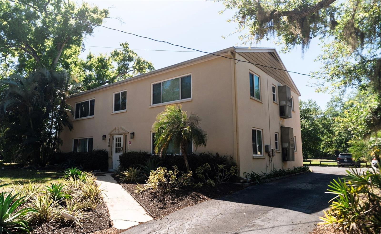 Image 3 of 20 For 400 20th Street E 1-6