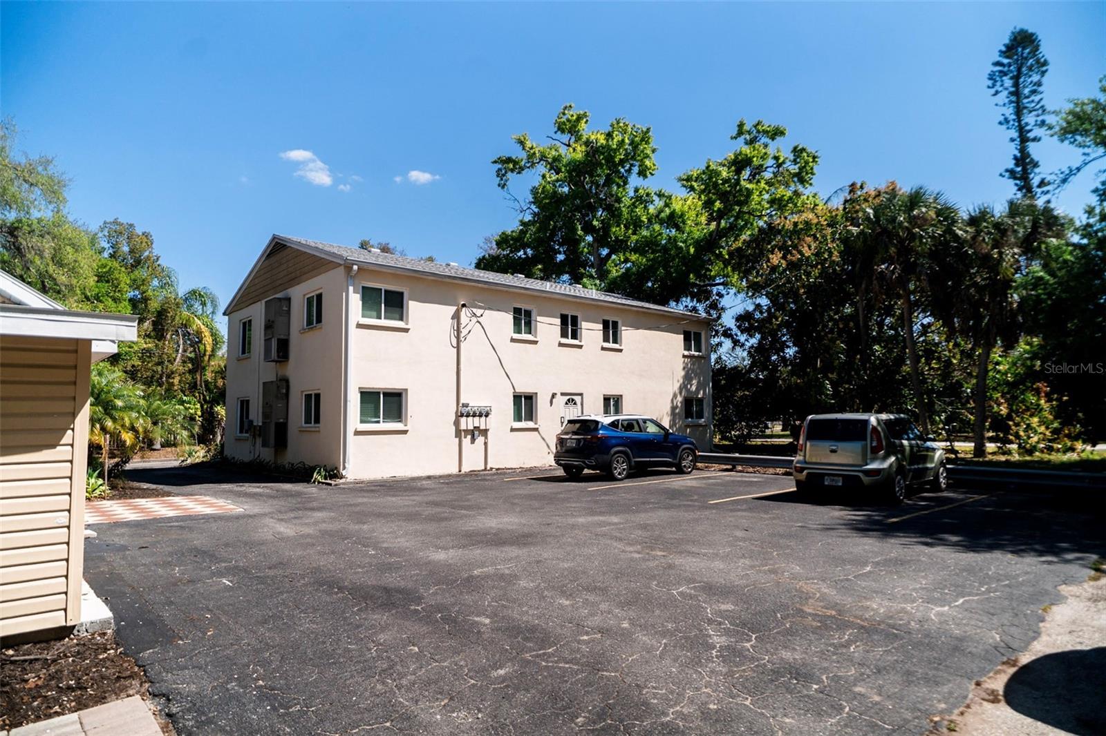 Image 7 of 20 For 400 20th Street E 1-6