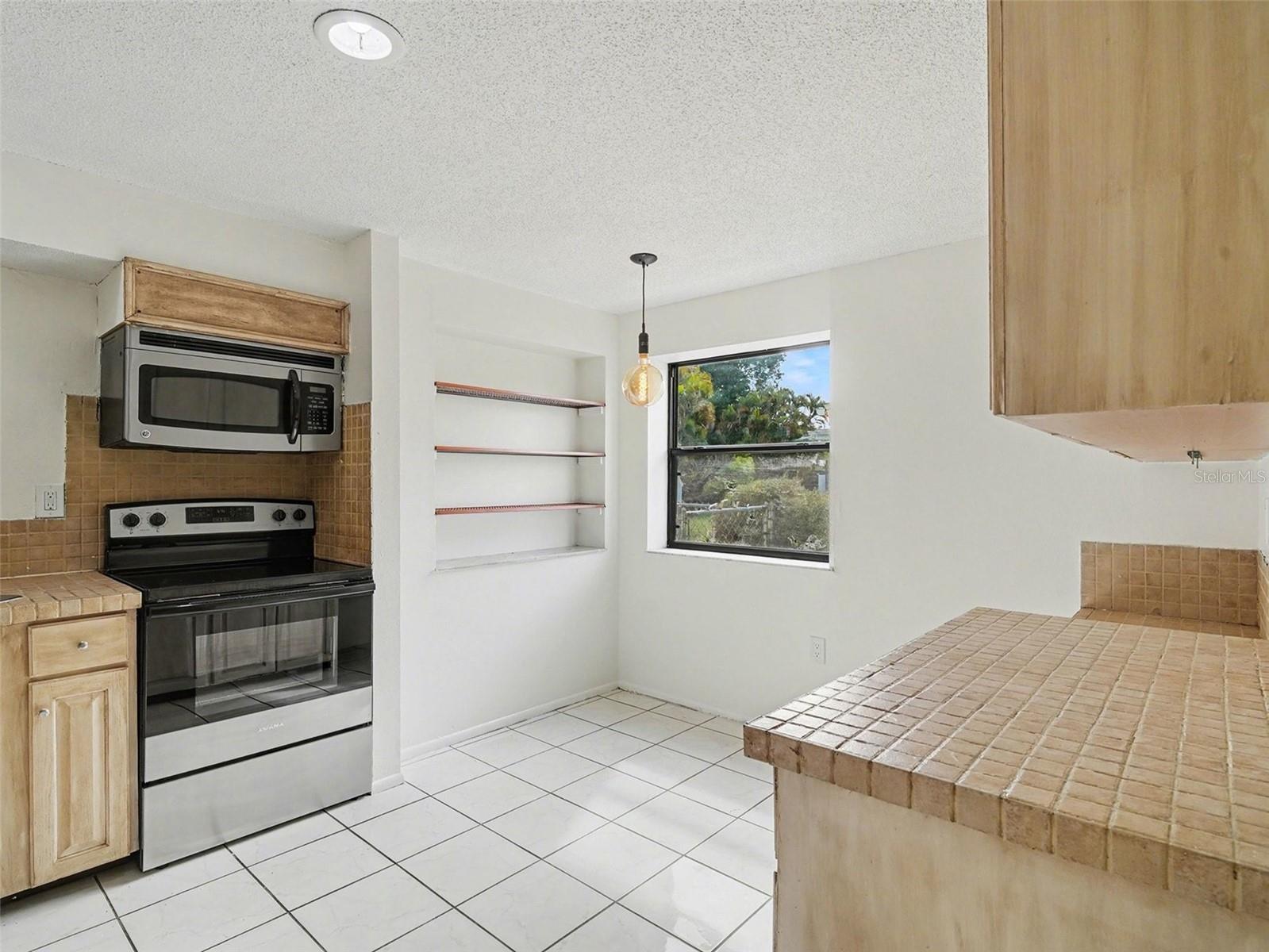 Image 10 of 25 For 4037 Maverick Avenue