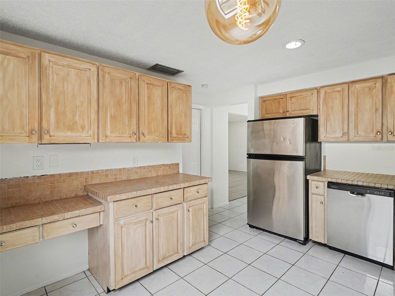 Image 11 of 25 For 4037 Maverick Avenue