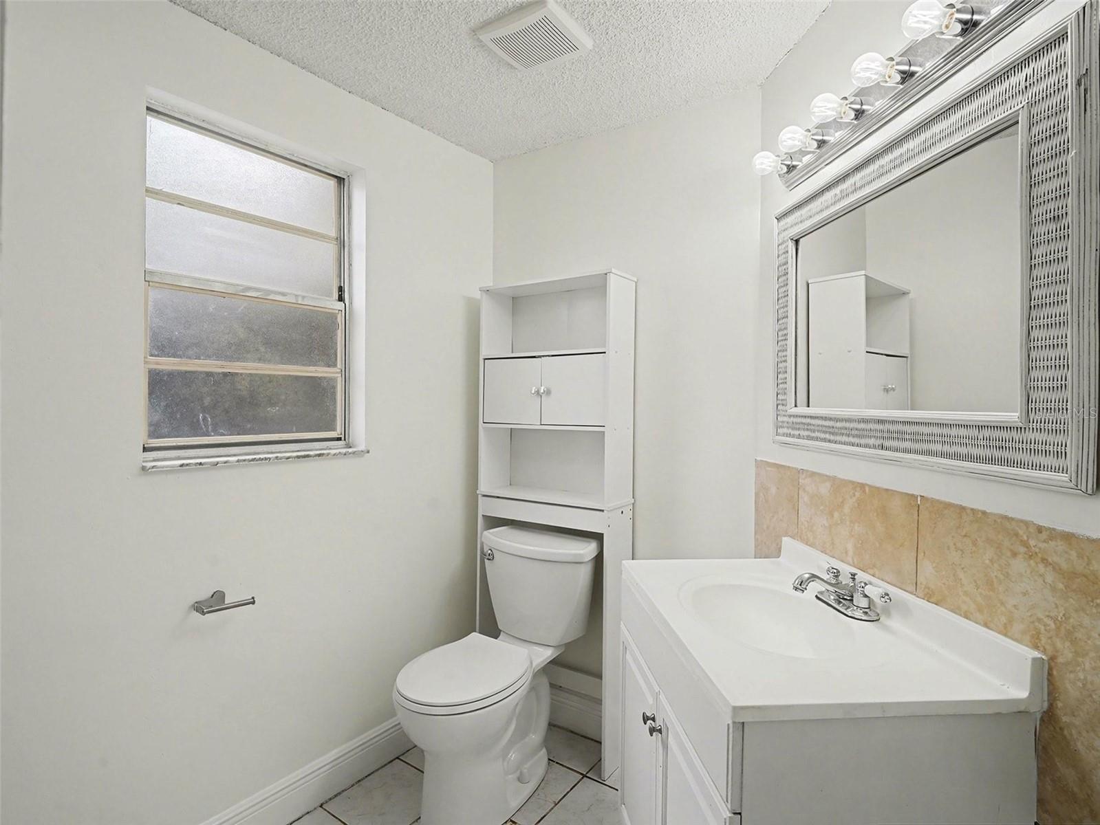 Image 17 of 25 For 4037 Maverick Avenue