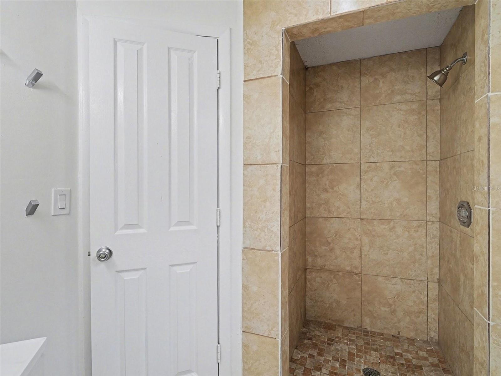 Image 18 of 25 For 4037 Maverick Avenue