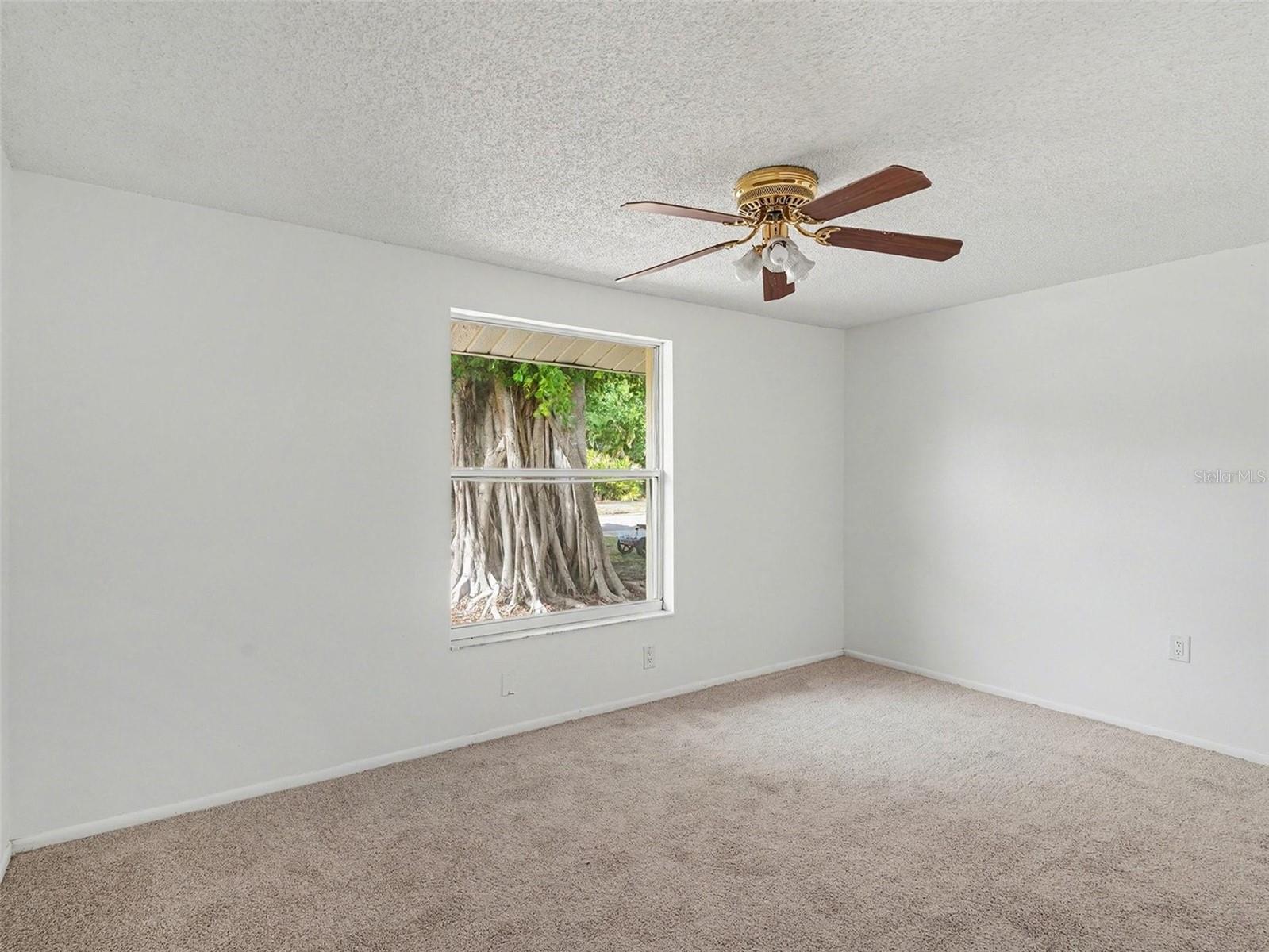 Image 19 of 25 For 4037 Maverick Avenue