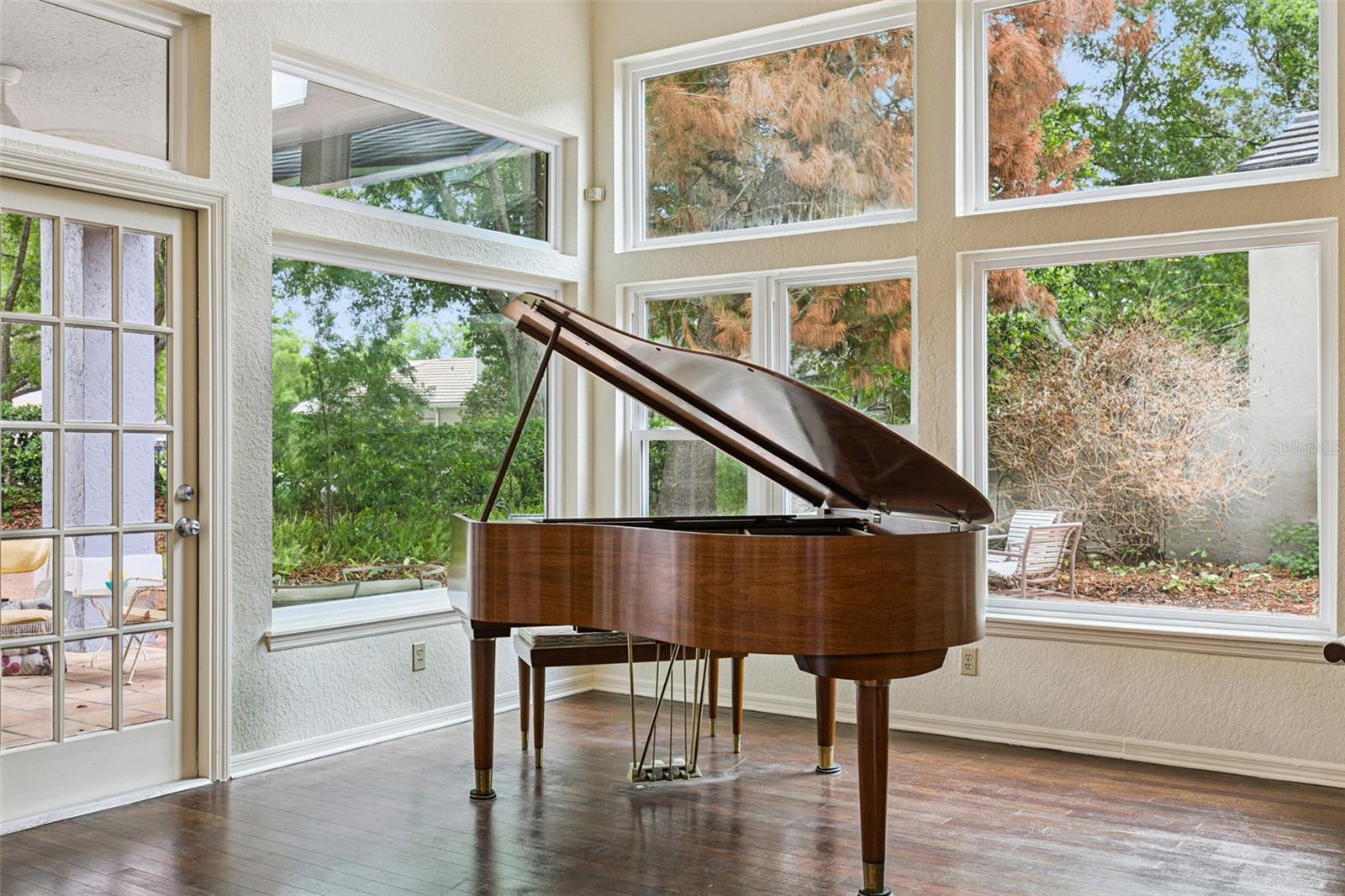 Image 12 of 74 For 501 Devon Place