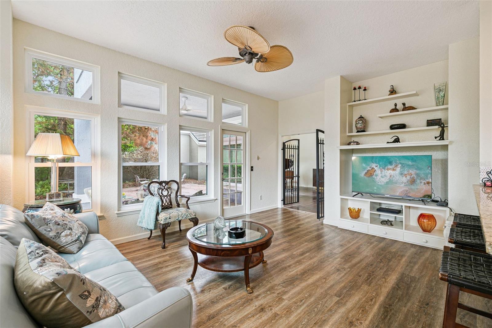 Image 13 of 74 For 501 Devon Place