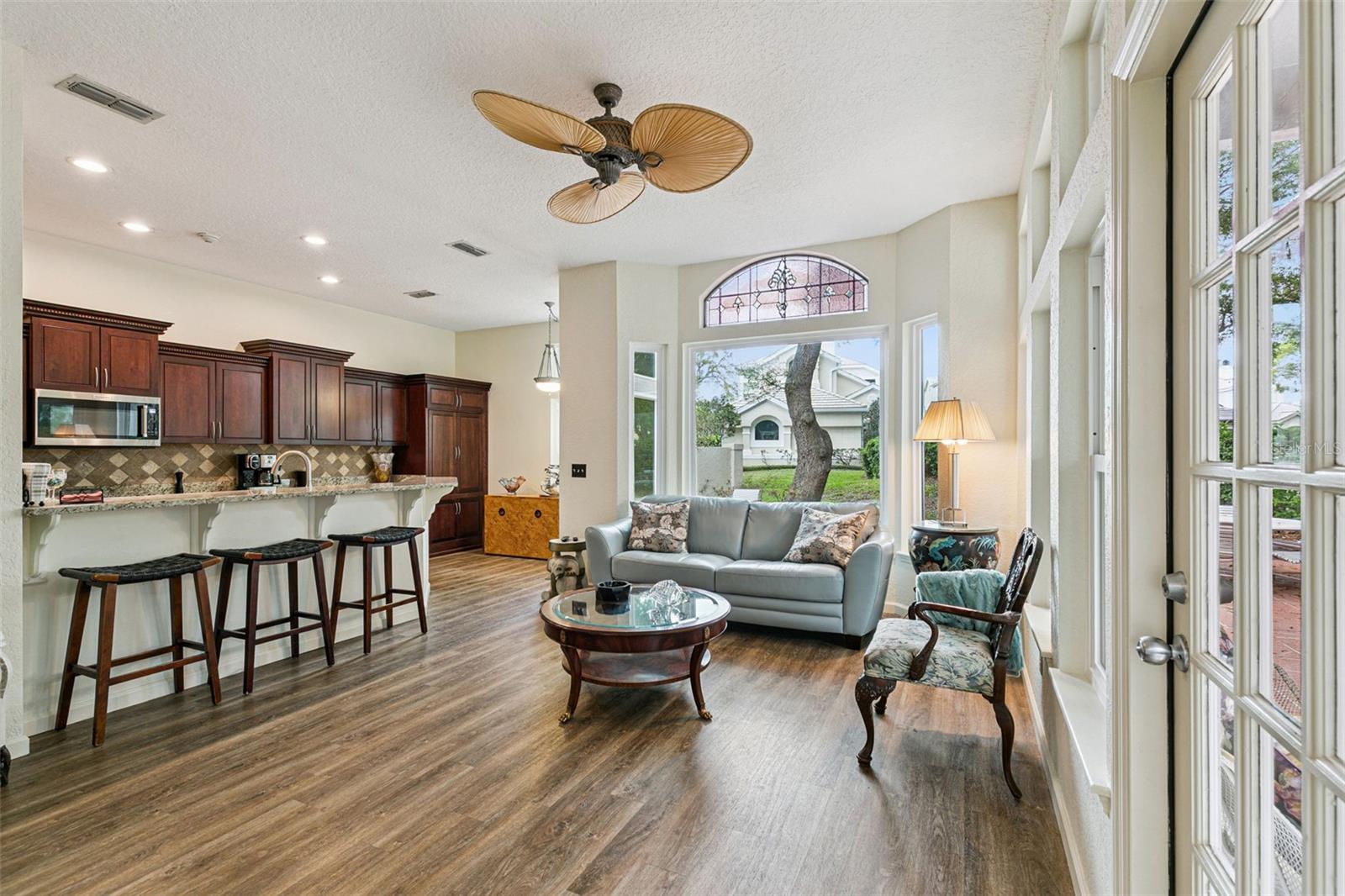 Image 14 of 74 For 501 Devon Place