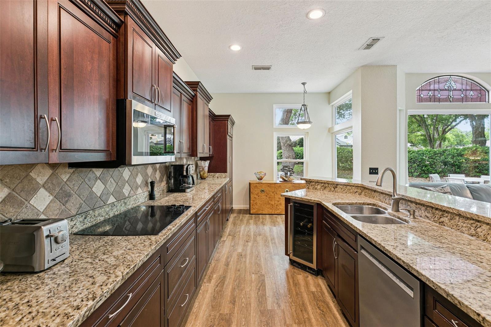 Image 16 of 74 For 501 Devon Place