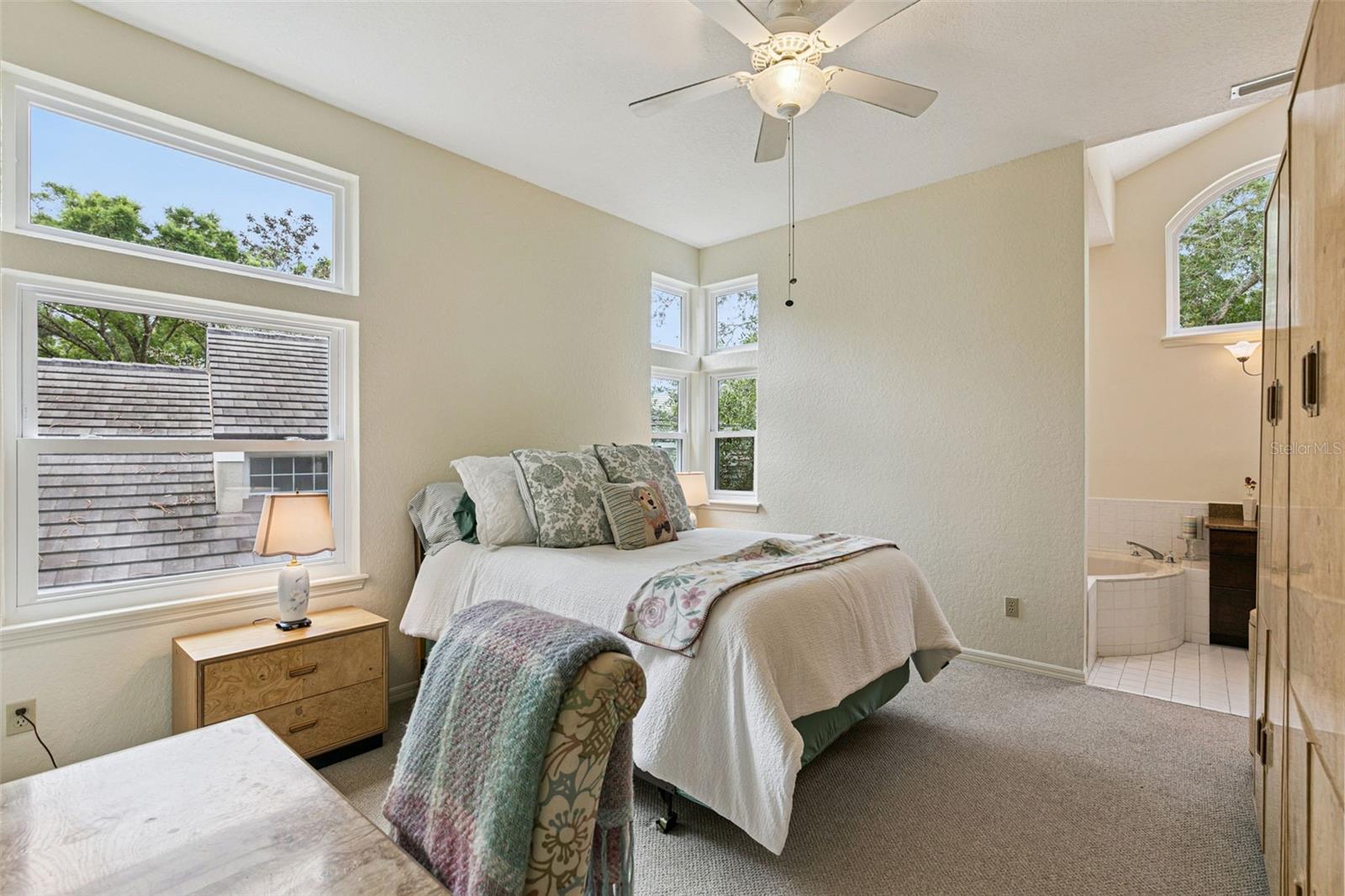 Image 24 of 74 For 501 Devon Place