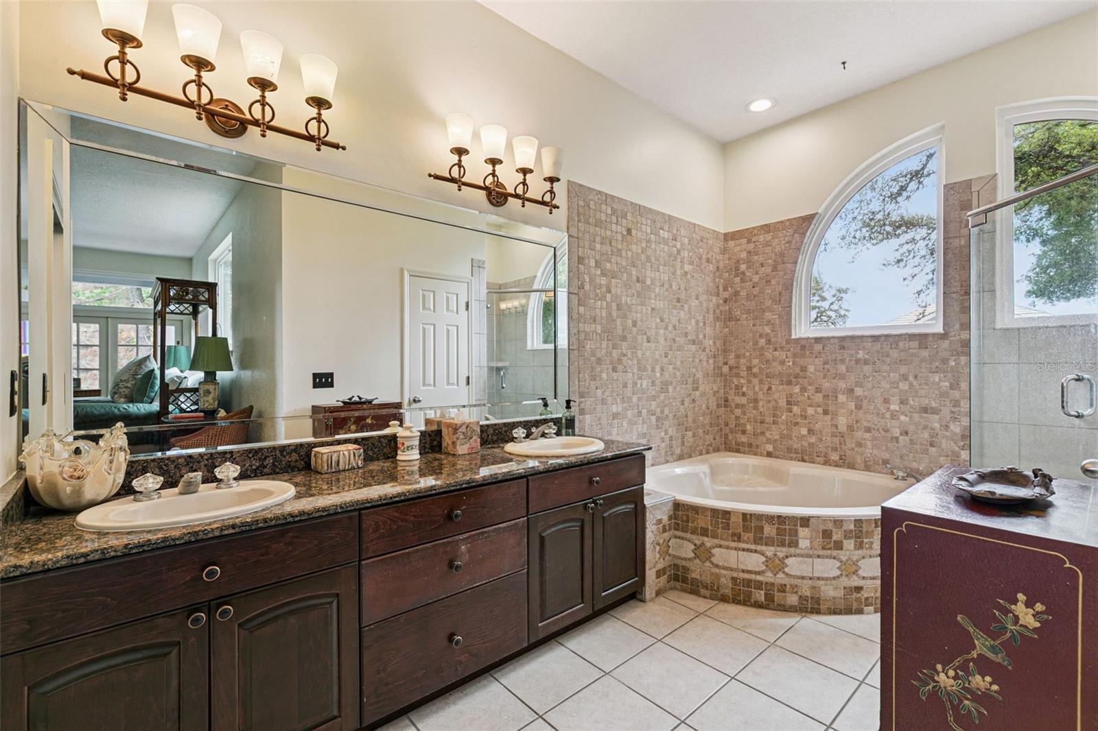 Image 27 of 74 For 501 Devon Place