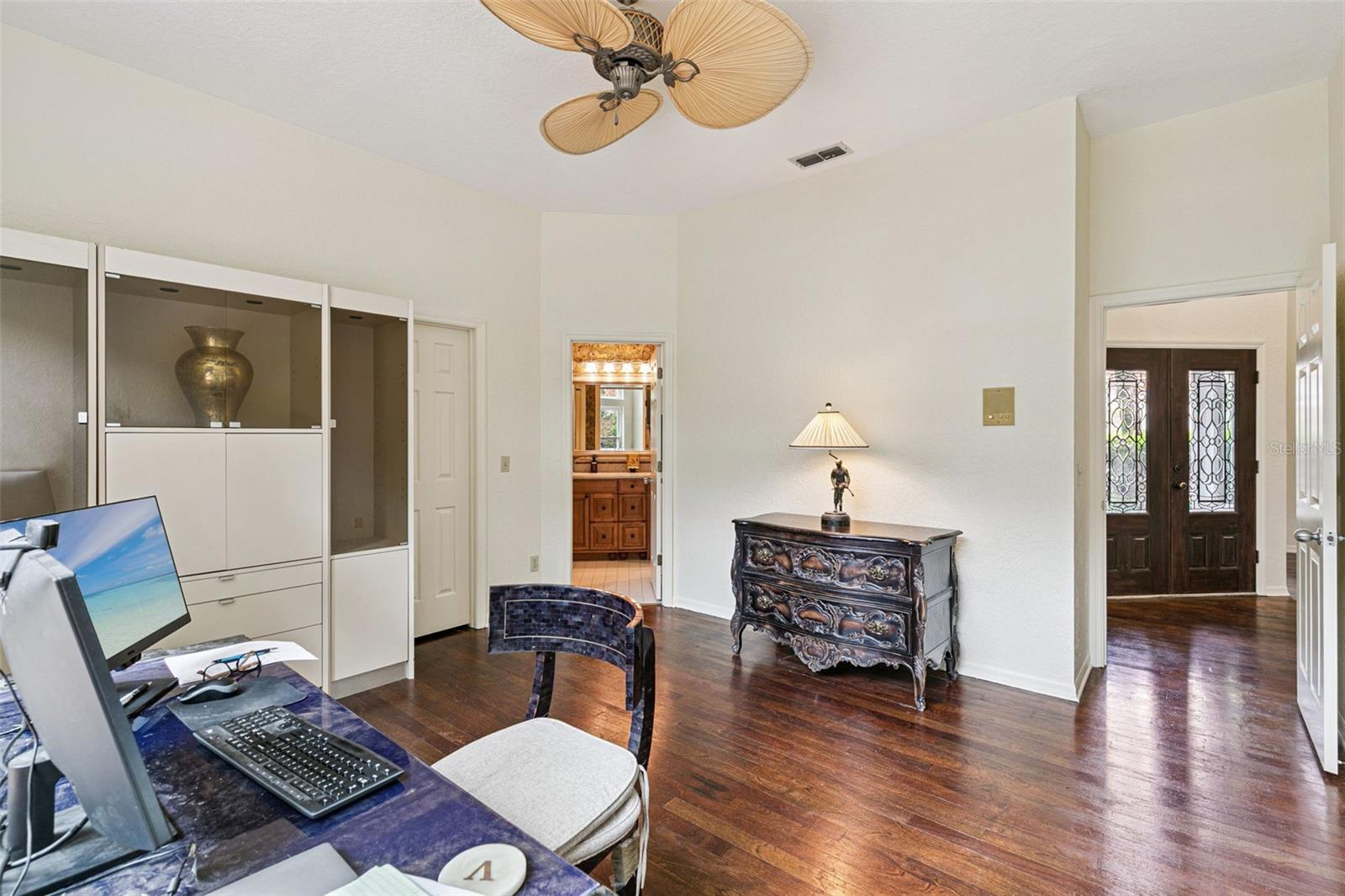 Image 32 of 74 For 501 Devon Place