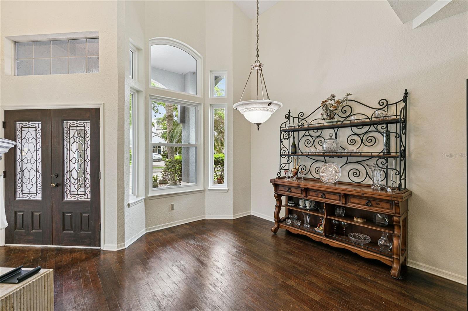 Image 7 of 74 For 501 Devon Place