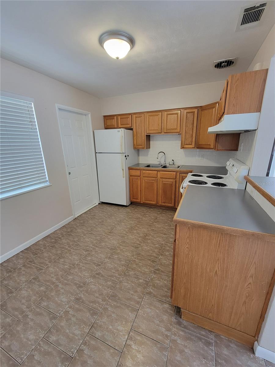 Image 11 of 16 For 250 37th Street N