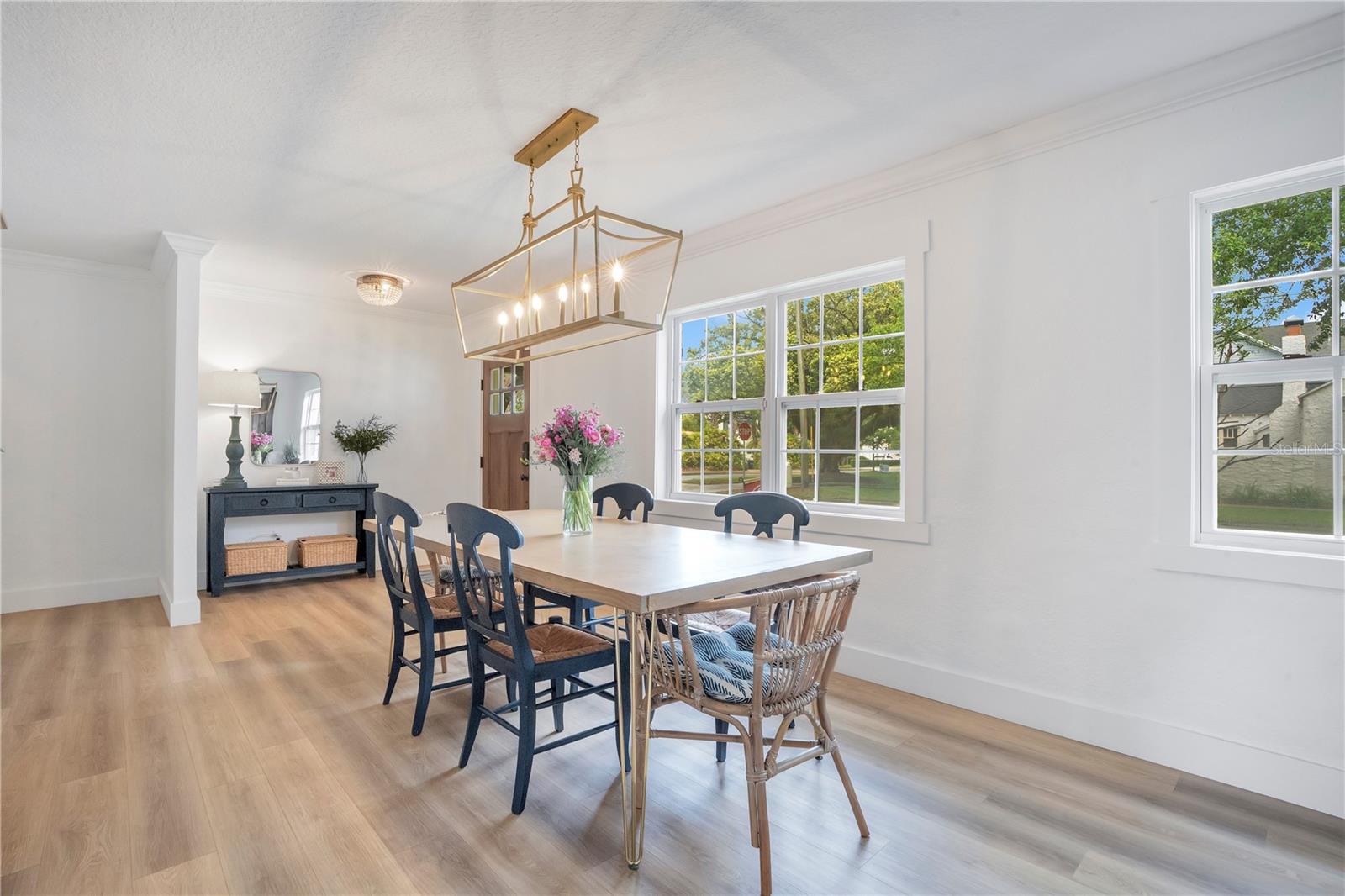 Image 7 of 48 For 2702 Parkland Drive