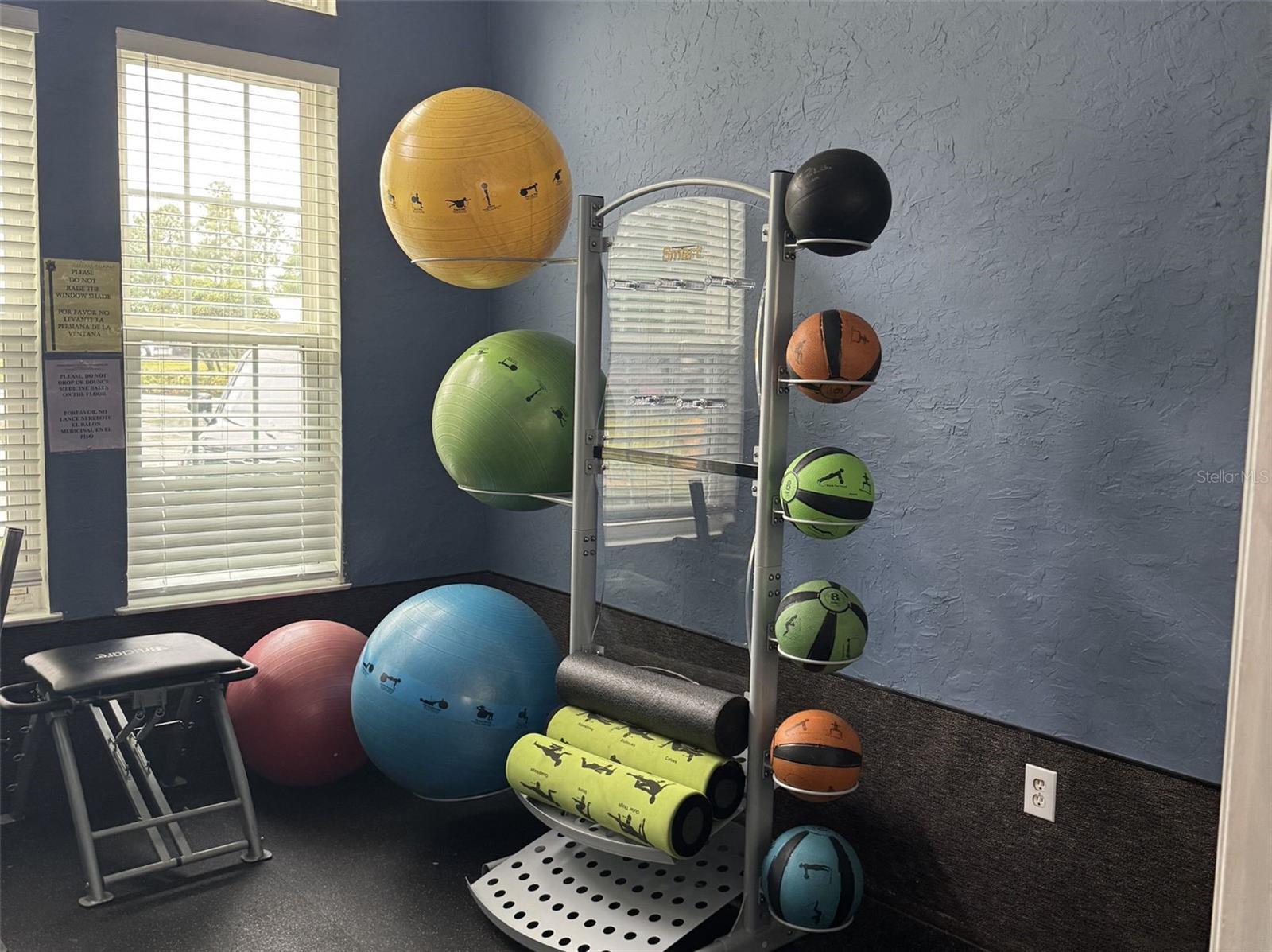 Image 12 of 35 For 5483 Vineland Road 10201