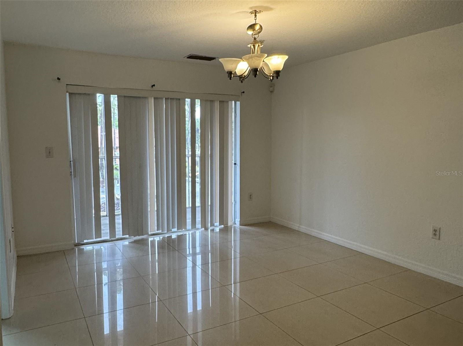 Image 15 of 35 For 5483 Vineland Road 10201