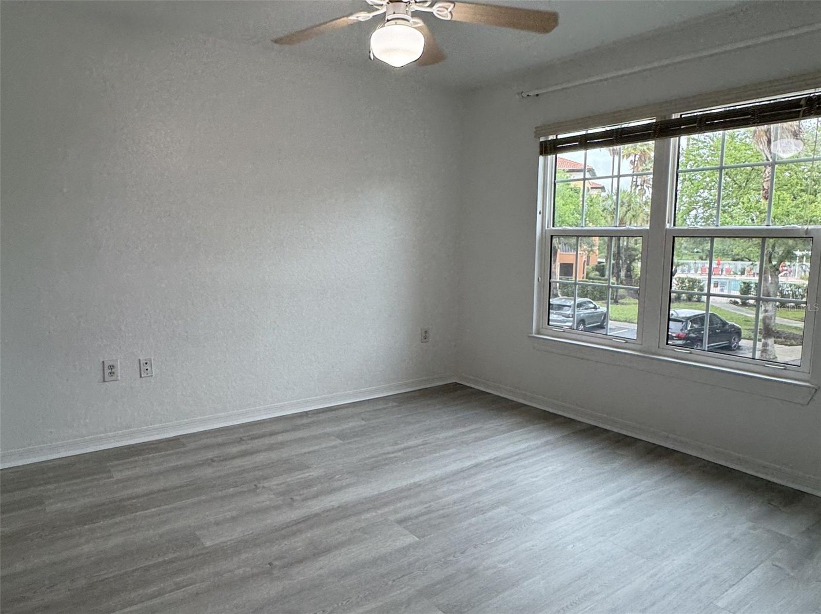 Image 16 of 35 For 5483 Vineland Road 10201