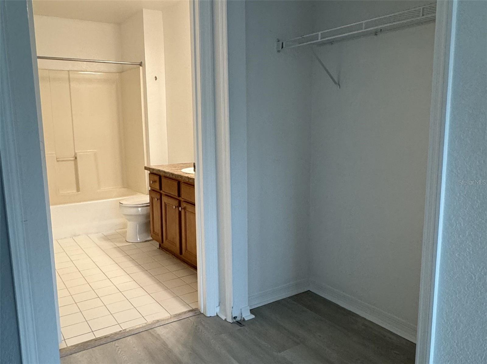 Image 17 of 35 For 5483 Vineland Road 10201