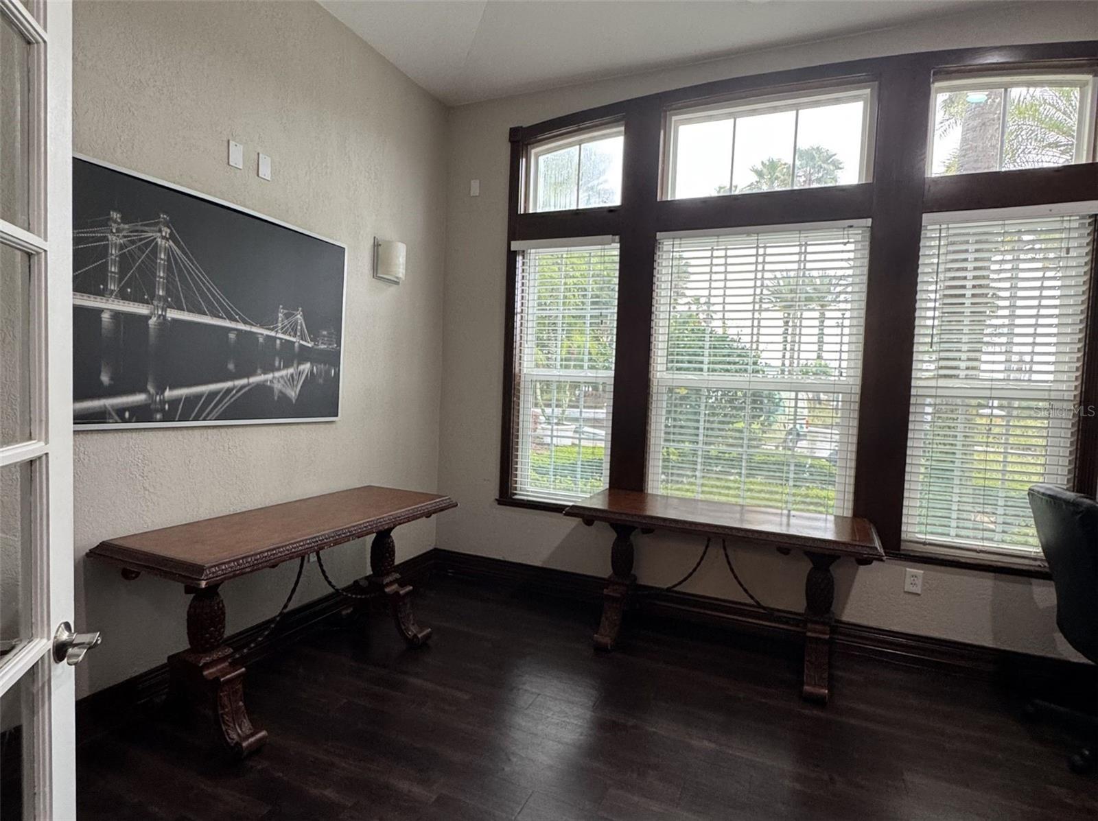 Image 31 of 35 For 5483 Vineland Road 10201