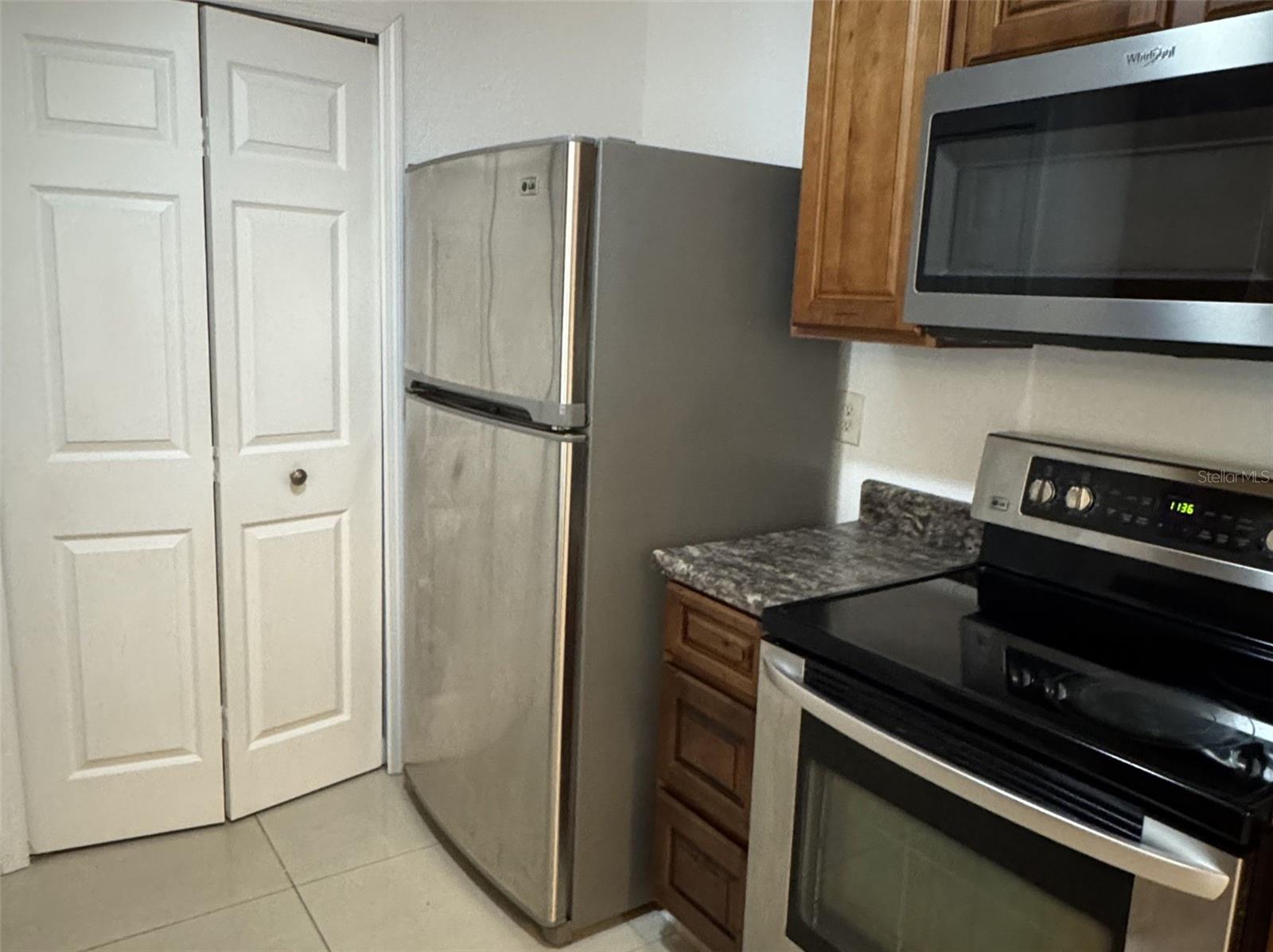 Image 8 of 35 For 5483 Vineland Road 10201