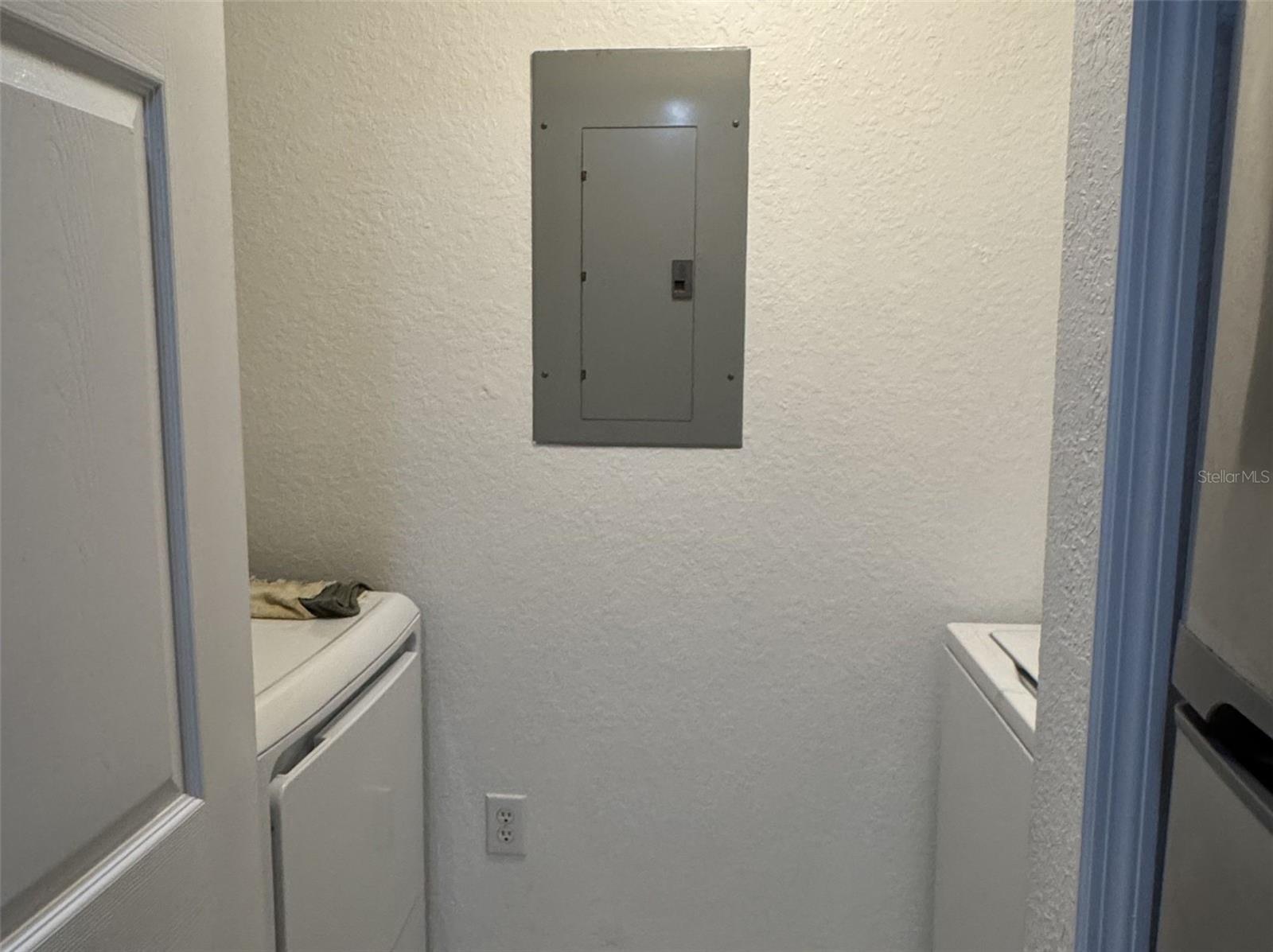 Image 9 of 35 For 5483 Vineland Road 10201