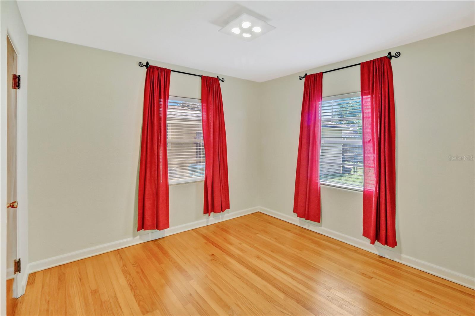 Image 10 of 19 For 1016 Smith Street