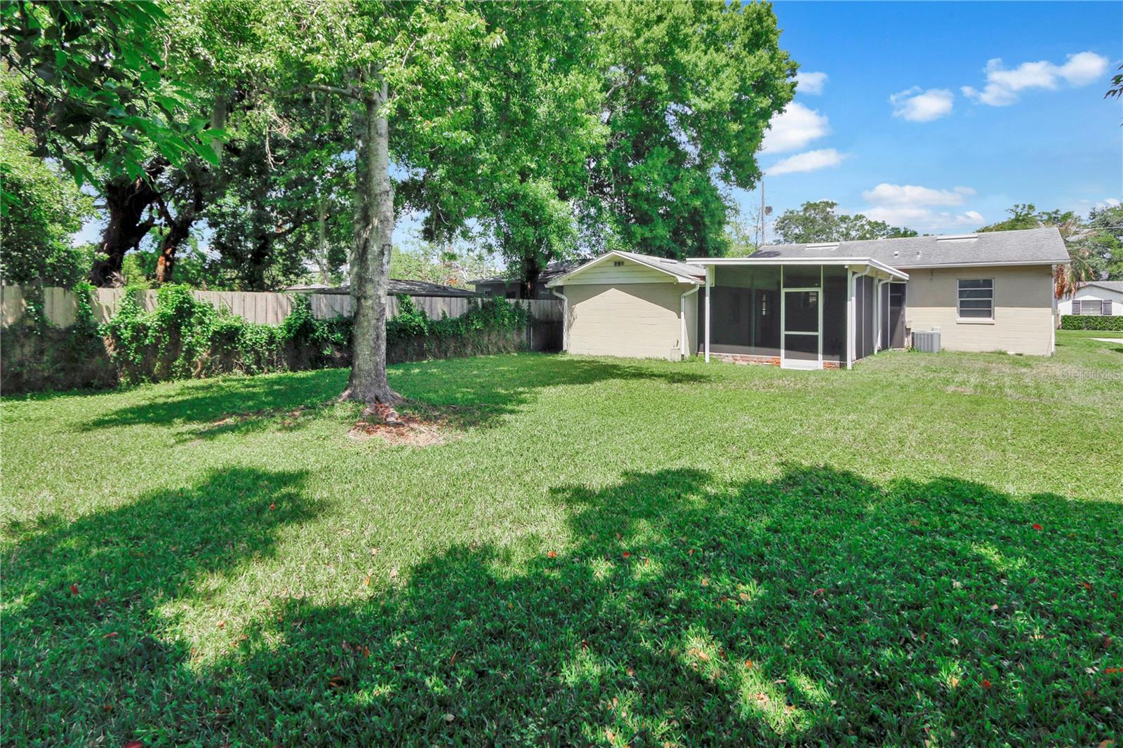 Image 14 of 19 For 1016 Smith Street