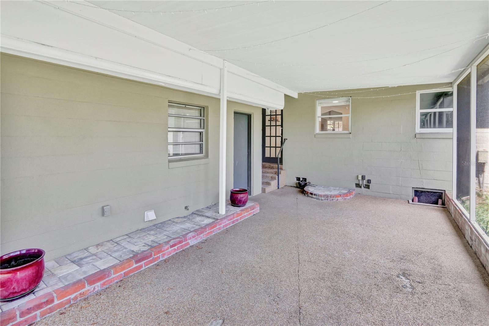 Image 15 of 19 For 1016 Smith Street