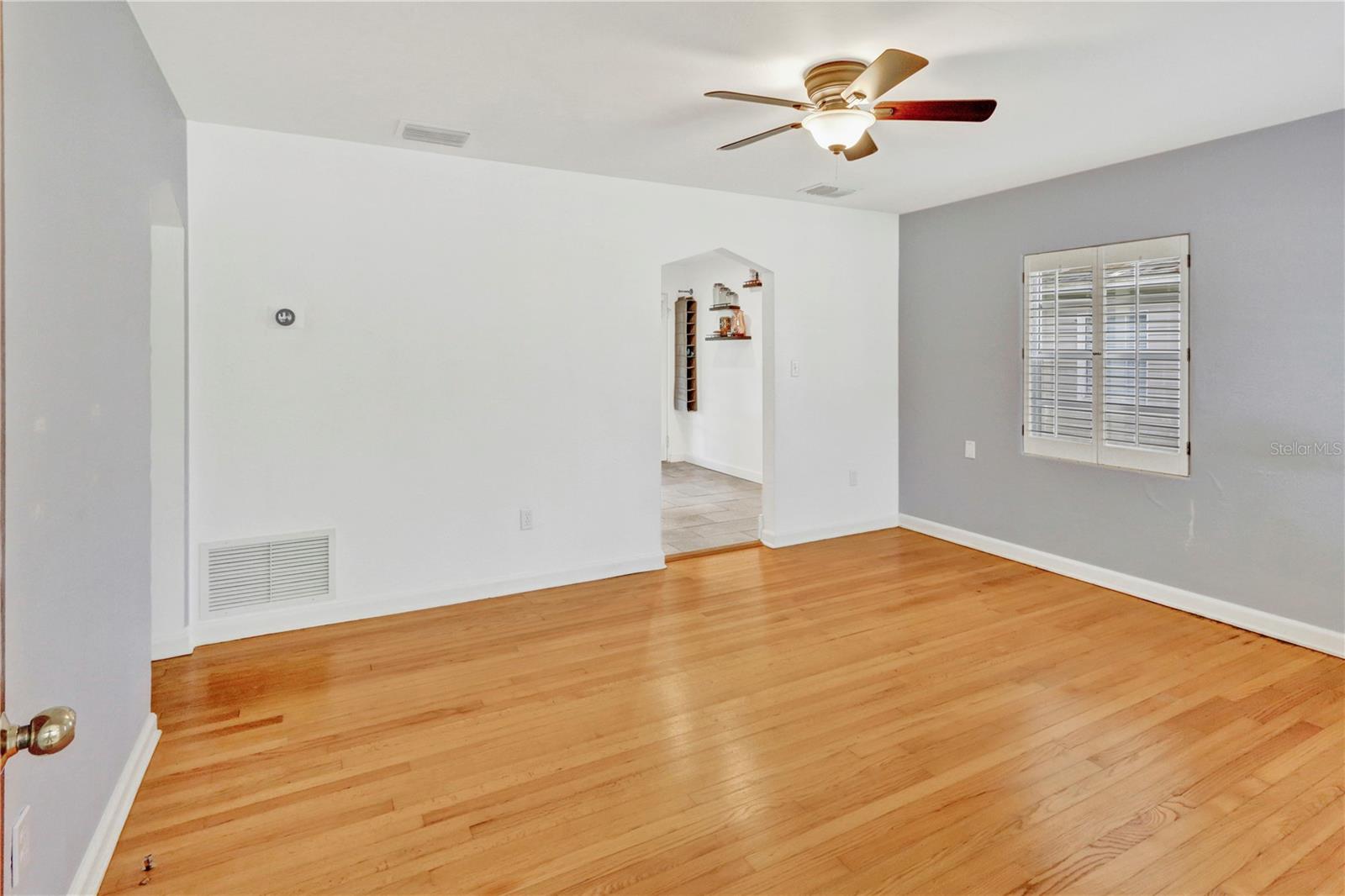 Image 5 of 19 For 1016 Smith Street