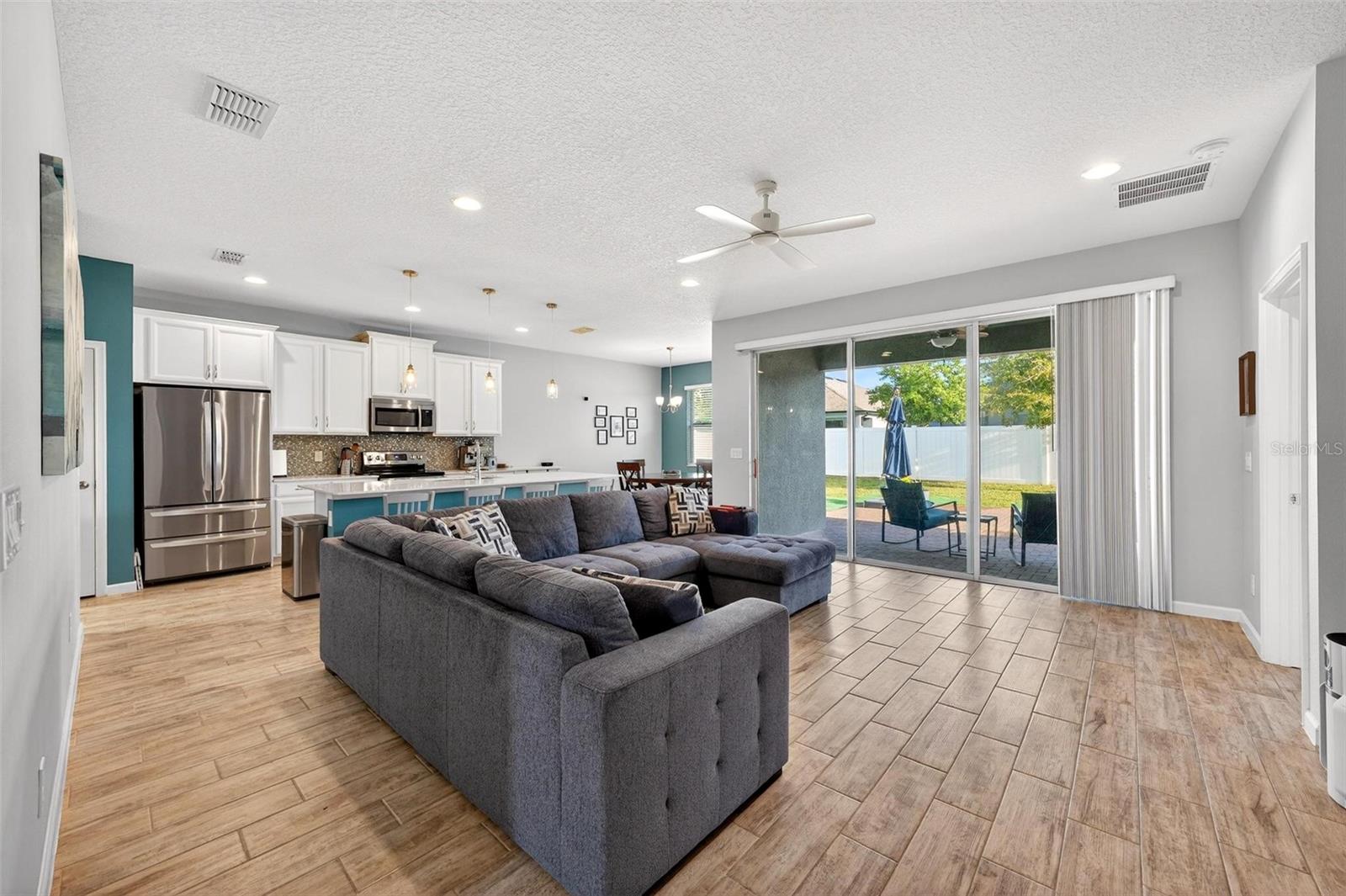 Listing photo id 10 for 887 Lady Bird Lane