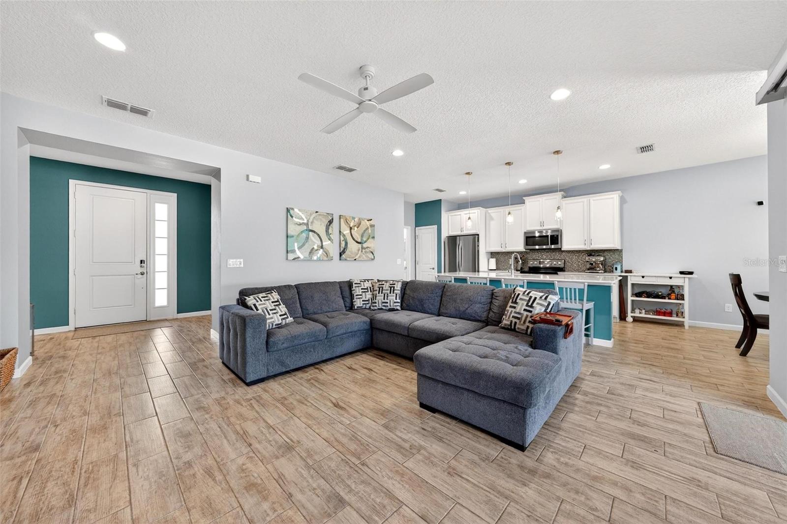 Listing photo id 11 for 887 Lady Bird Lane