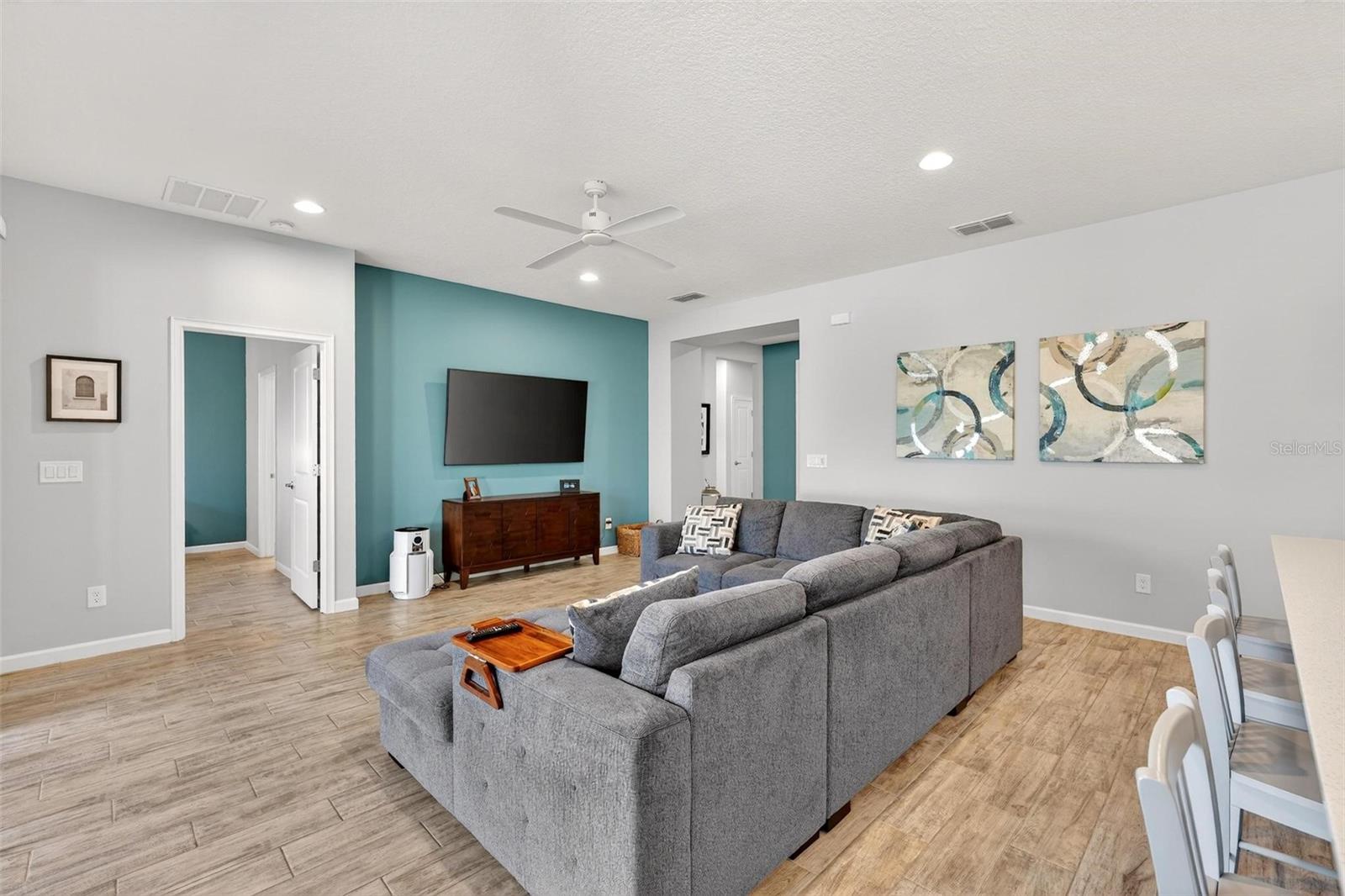 Listing photo id 12 for 887 Lady Bird Lane