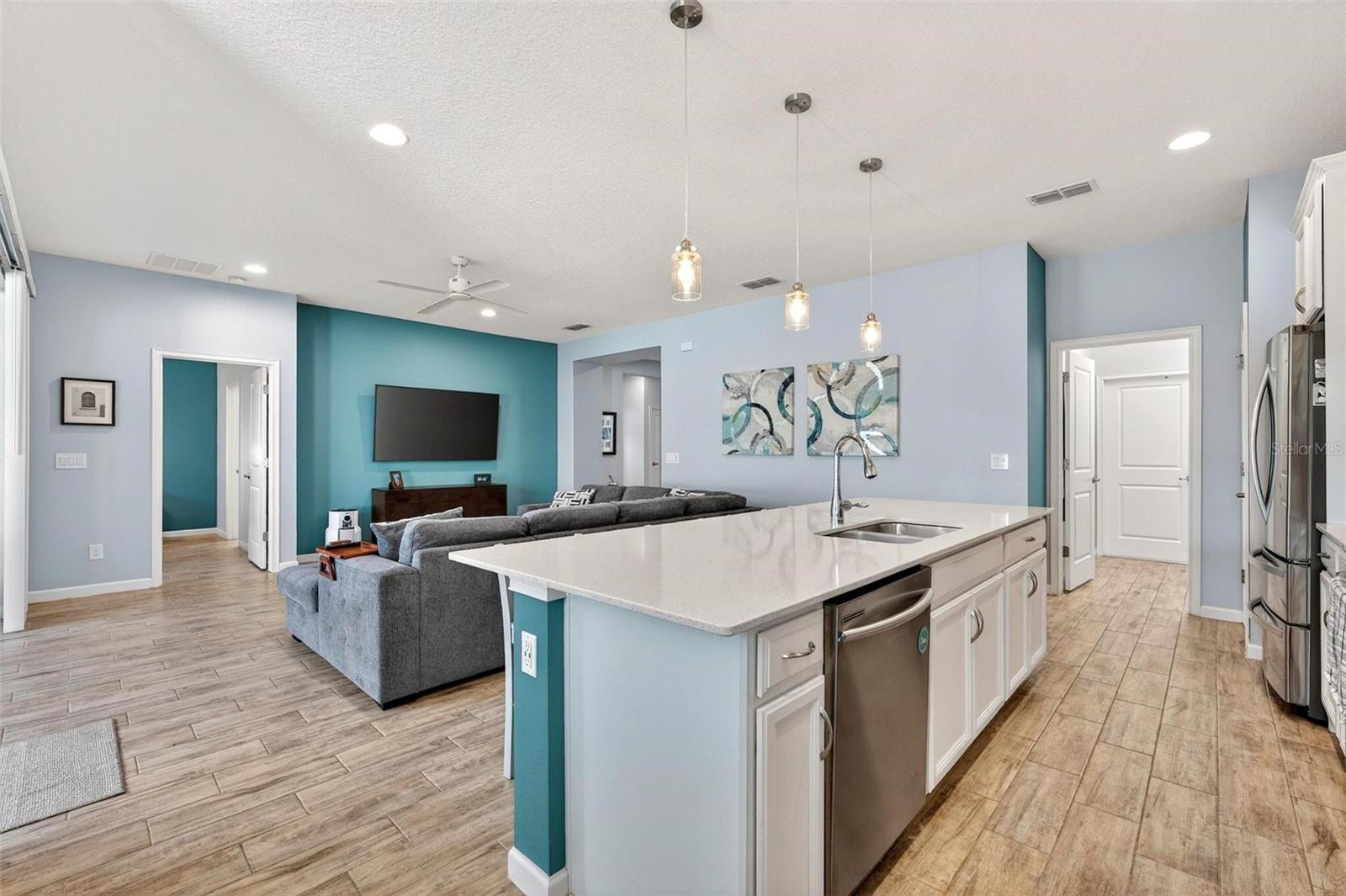 Listing photo id 14 for 887 Lady Bird Lane