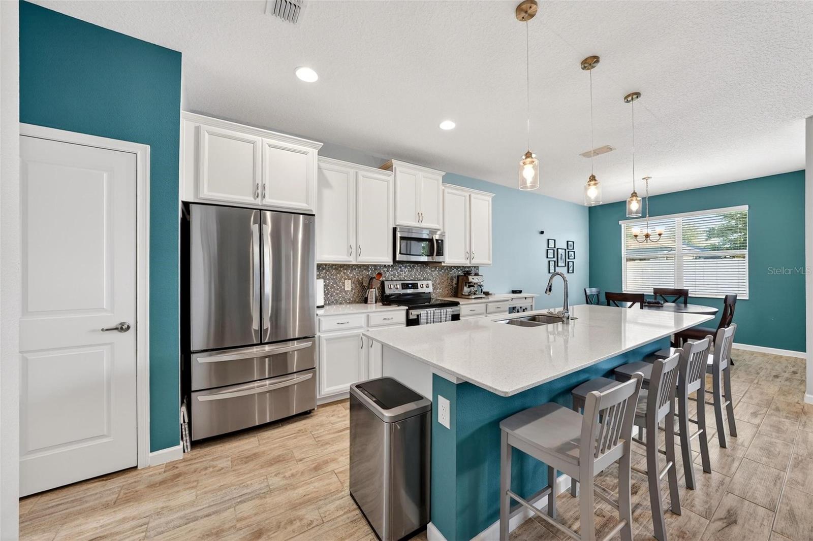 Listing photo id 15 for 887 Lady Bird Lane