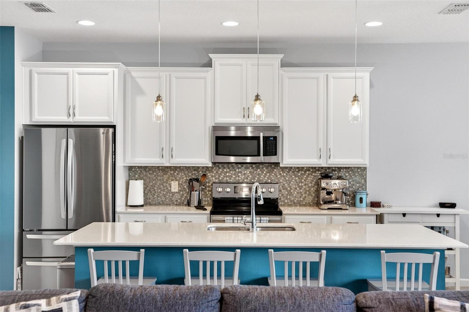 Listing photo id 16 for 887 Lady Bird Lane