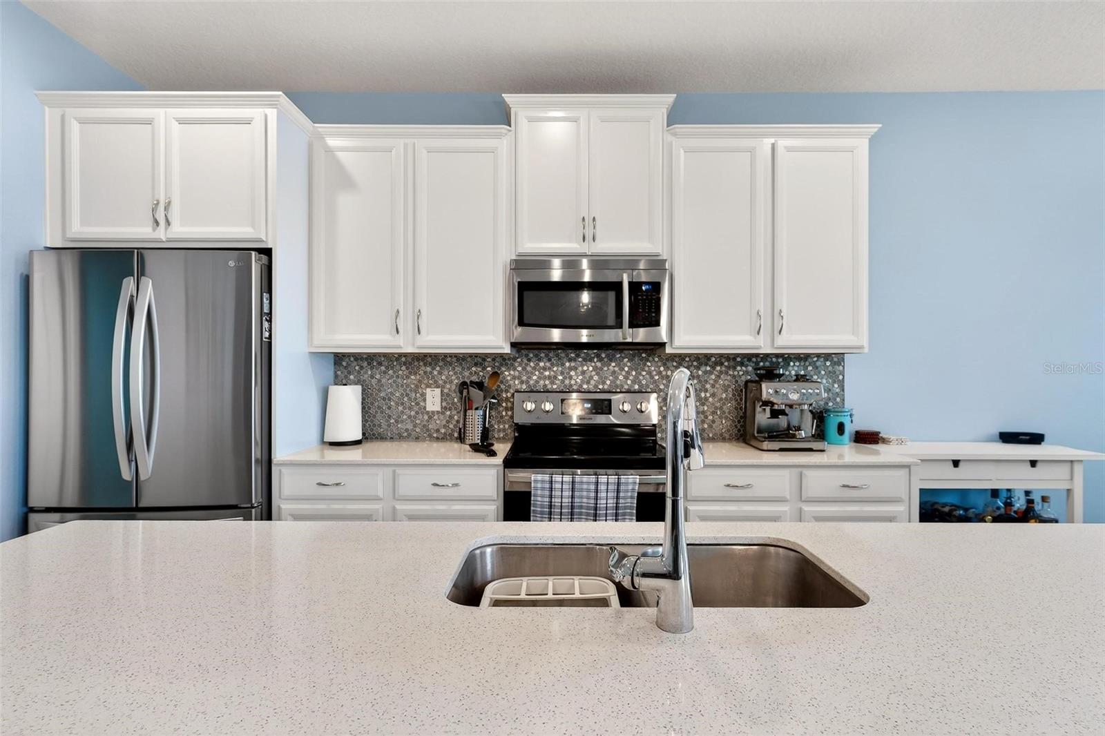 Listing photo id 17 for 887 Lady Bird Lane