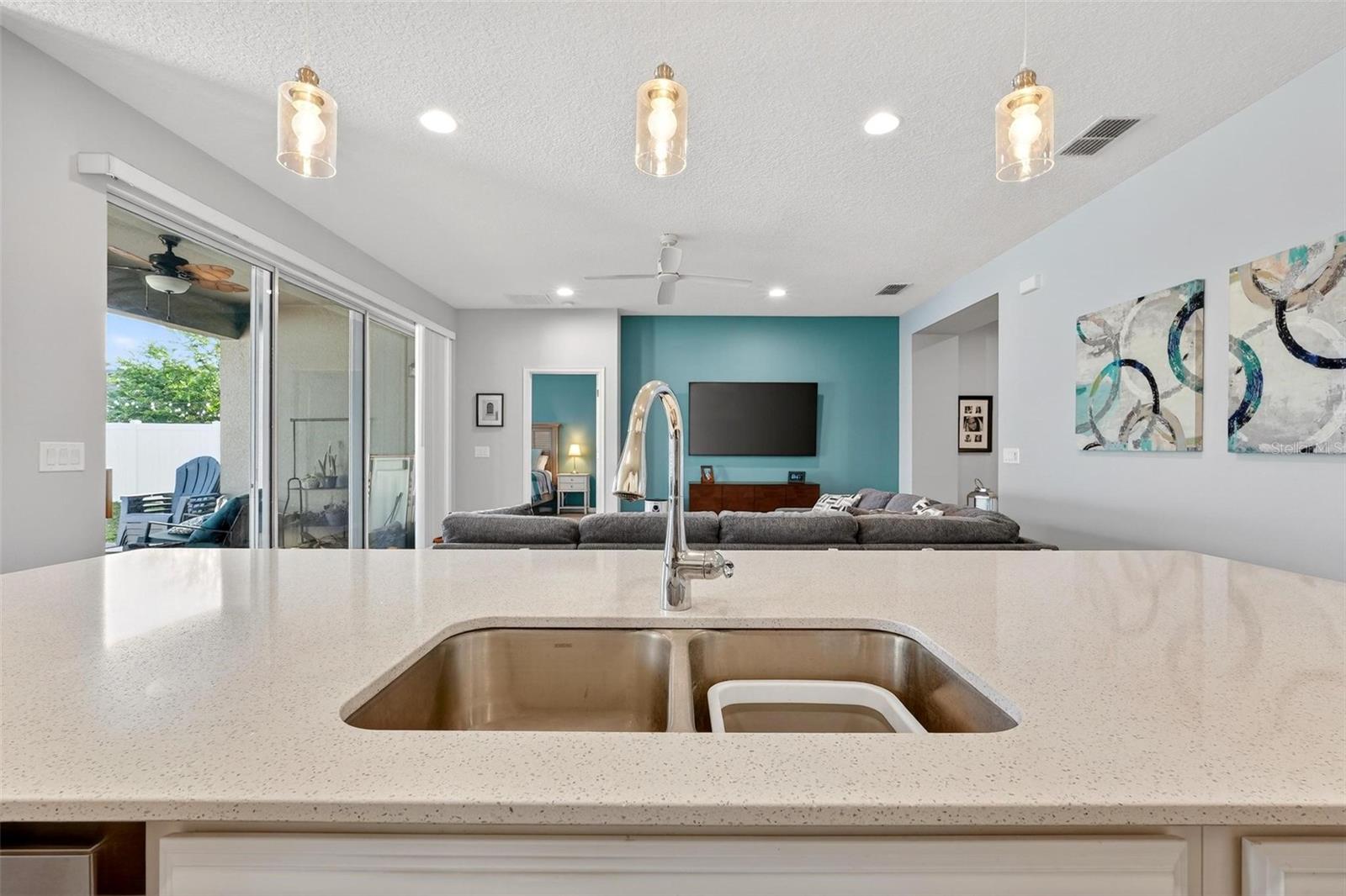 Listing photo id 18 for 887 Lady Bird Lane