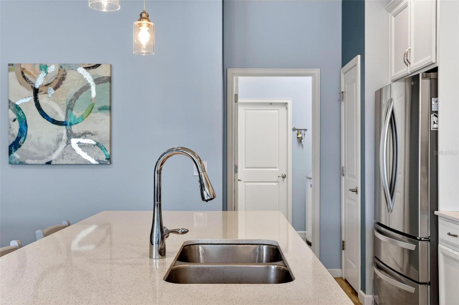 Listing photo id 19 for 887 Lady Bird Lane