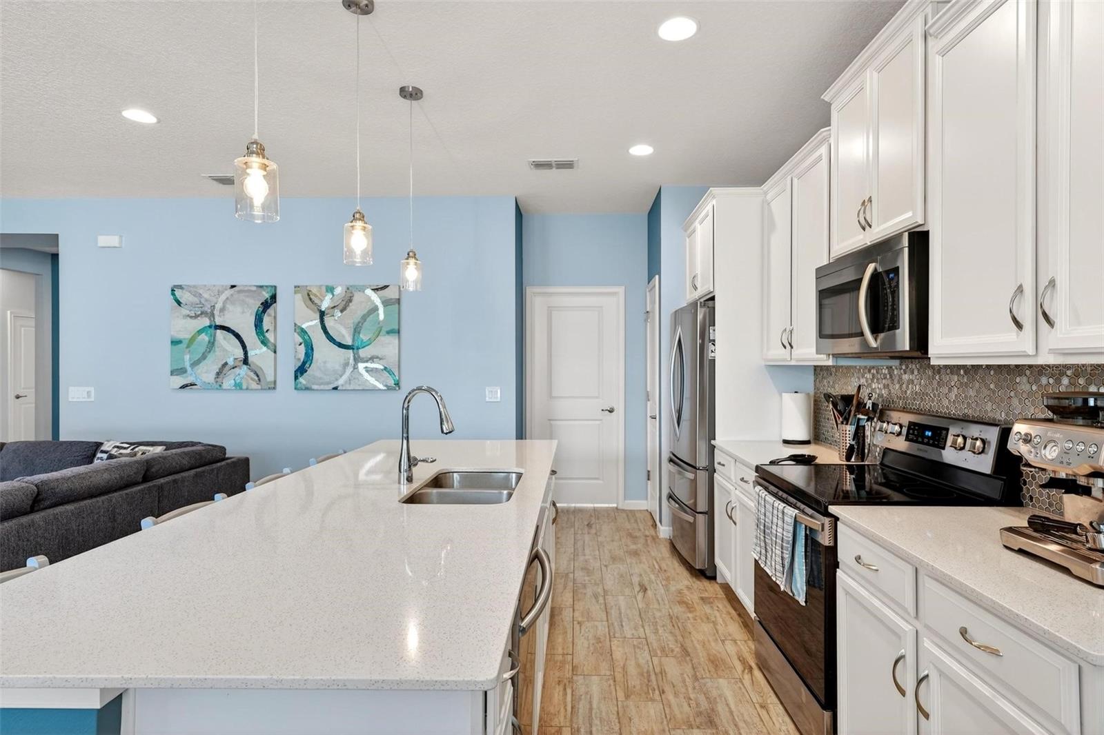 Listing photo id 22 for 887 Lady Bird Lane