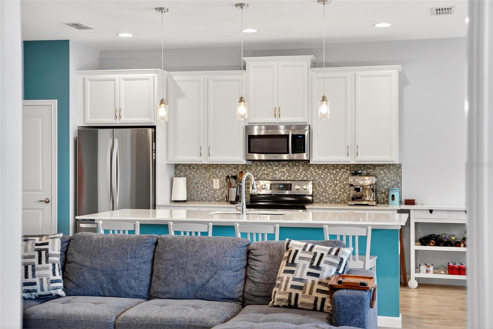 Listing photo id 24 for 887 Lady Bird Lane